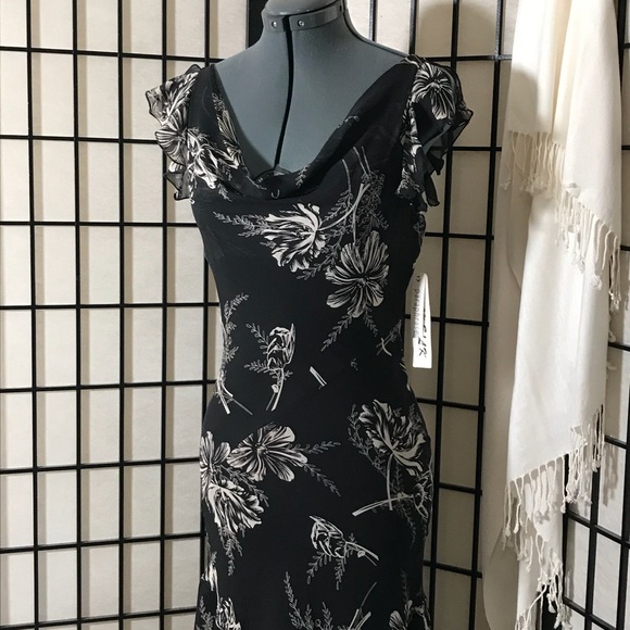 Cute Ruffle Dress - Picture 2 of 5